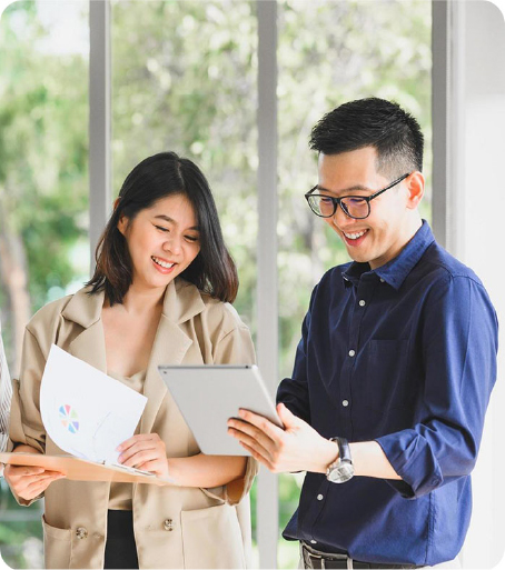 a female and male coworkers chatting mobile app development